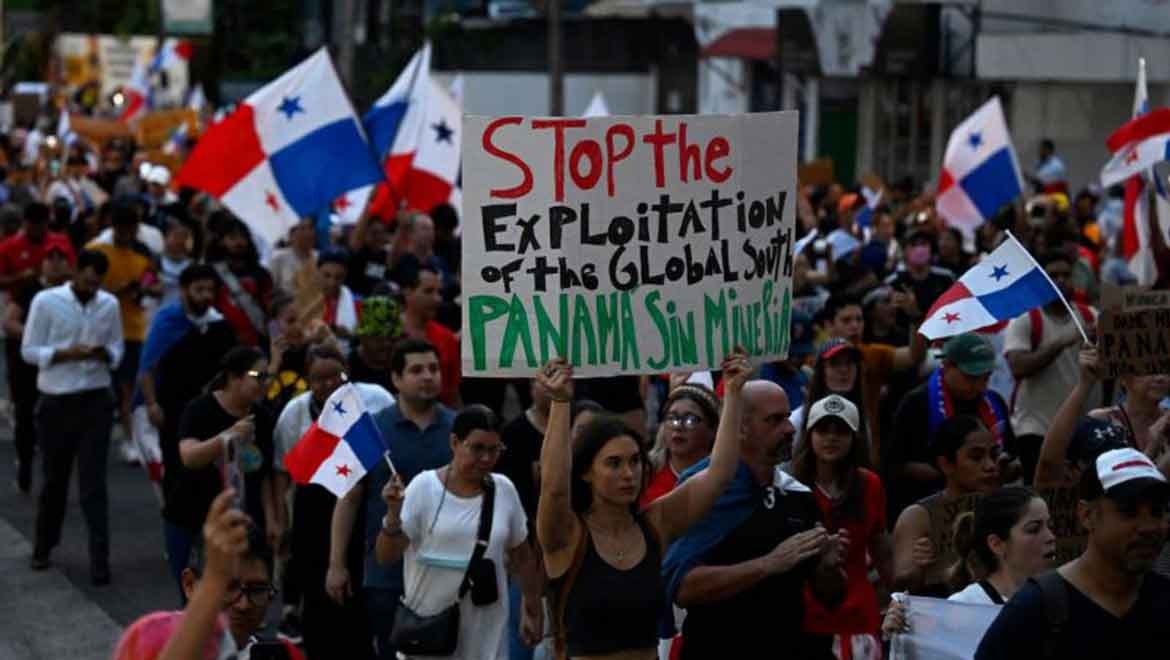 Panama'da halk, Trump'ın posterlerini yaktı