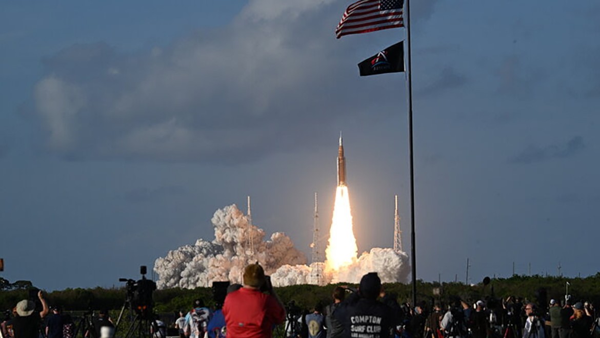NASA Artemis II görevi kapsamında Orion uzay aracını Ay'a fırlattı
