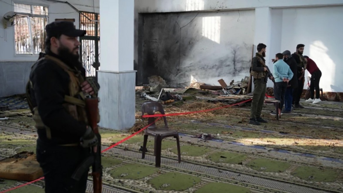 Suriye'de Alevi mahallesindeki camiye saldırı: 8 ölü