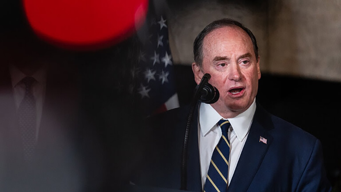 Trump yönetiminin ABD Donanması Sekreteri görevden ayrıldı