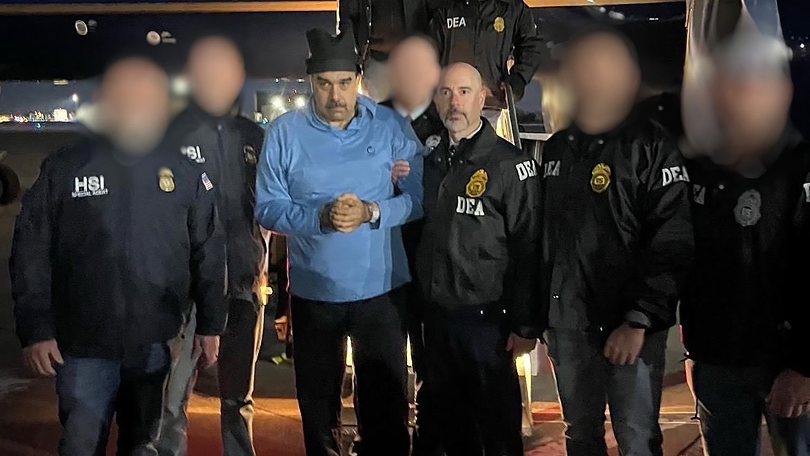 Maduro ve eşini taşıyan uçak New York'a indi