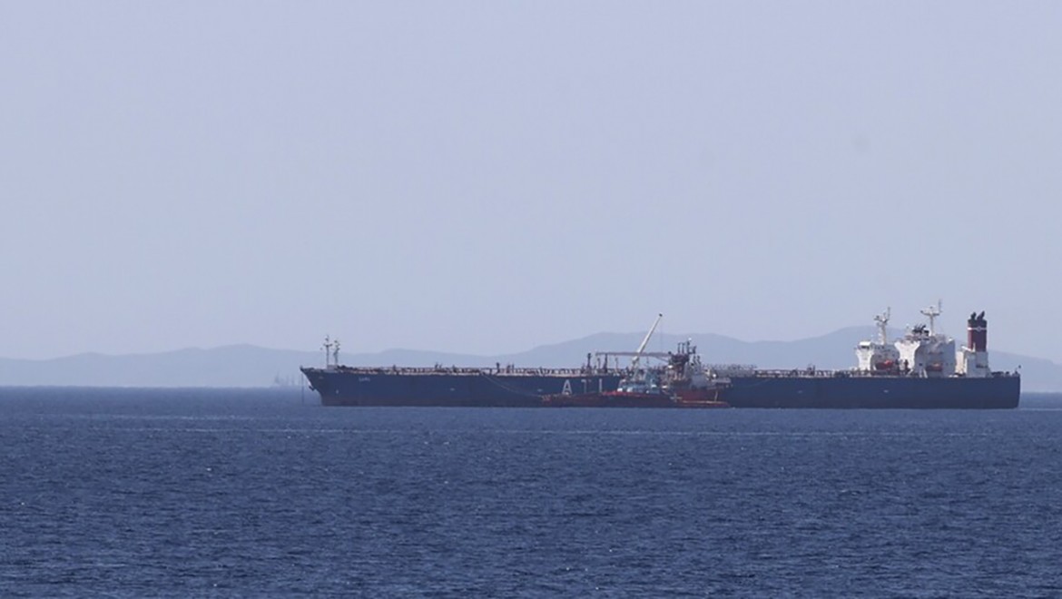 İran'a ait ham petrol tankeri "Huge" ABD ablukasını kırdı