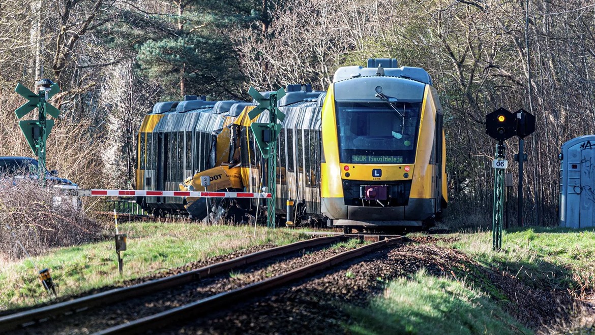 Danimarka'da iki tren çarpıştı, çok sayıda yaralı var