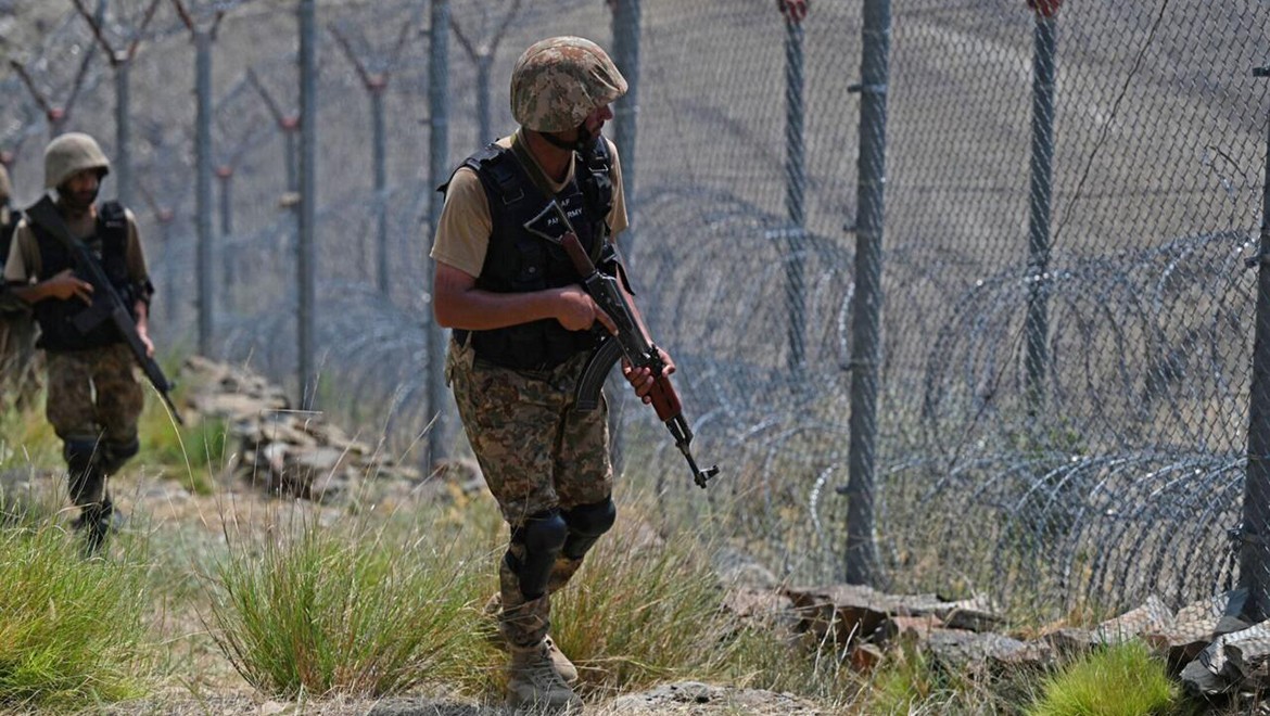 Pakistan, Afganistan sınırında 7 "terör kampını" hedef aldı