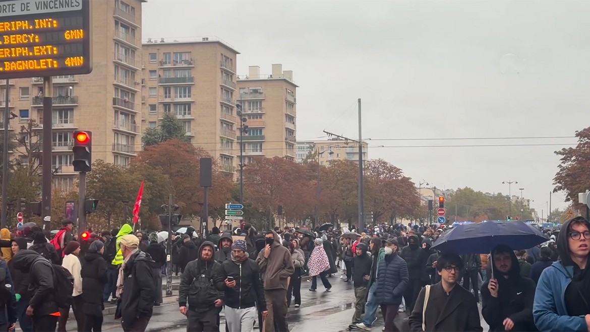 Fransa'daki Sarı Yelekliler eylemine 400 binden fazla kişi katıldı