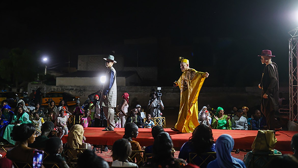 Senegal'de albinolar ayrımcılığa karşı podyuma çıktı