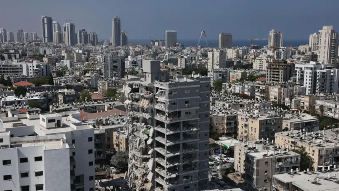 İsrail, İran'a yeniden saldırmaya başladı