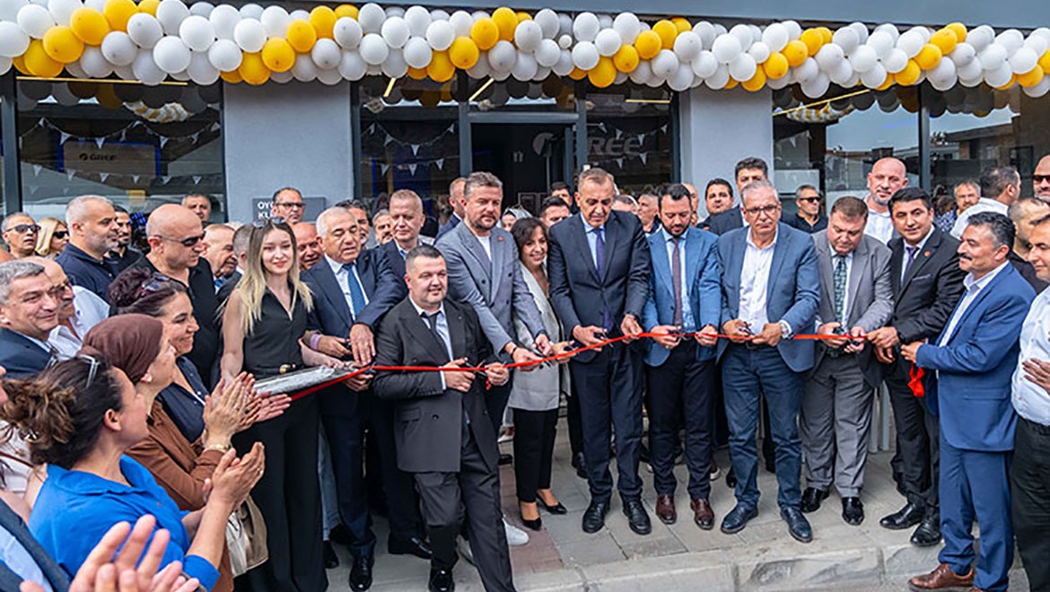 İlk showroom'unu İzmir'de açtı