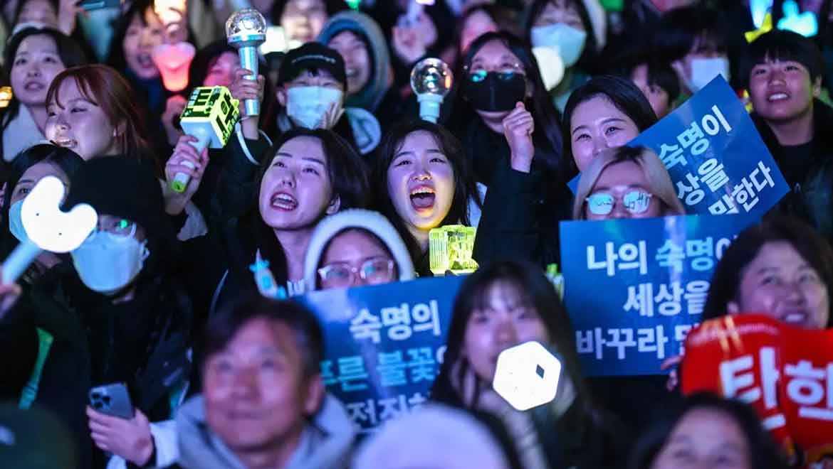 G. Kore'de iki rakip kamp arasındaki çatışma sürüyor