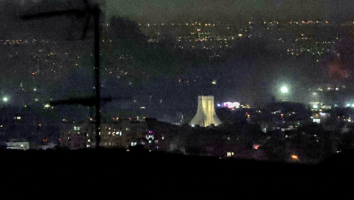 Tahran'ın bazı bölgelerinde elektrik kesintisi yaşandı