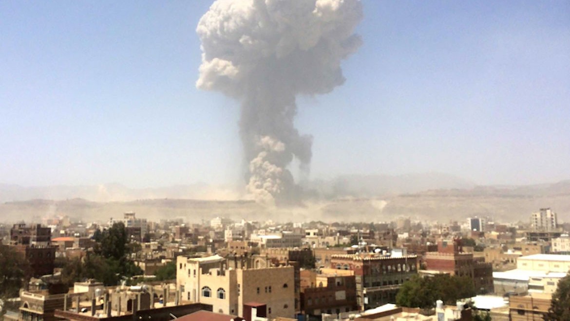 Yemen'in başkenti Sana'da patlamalar duyuldu