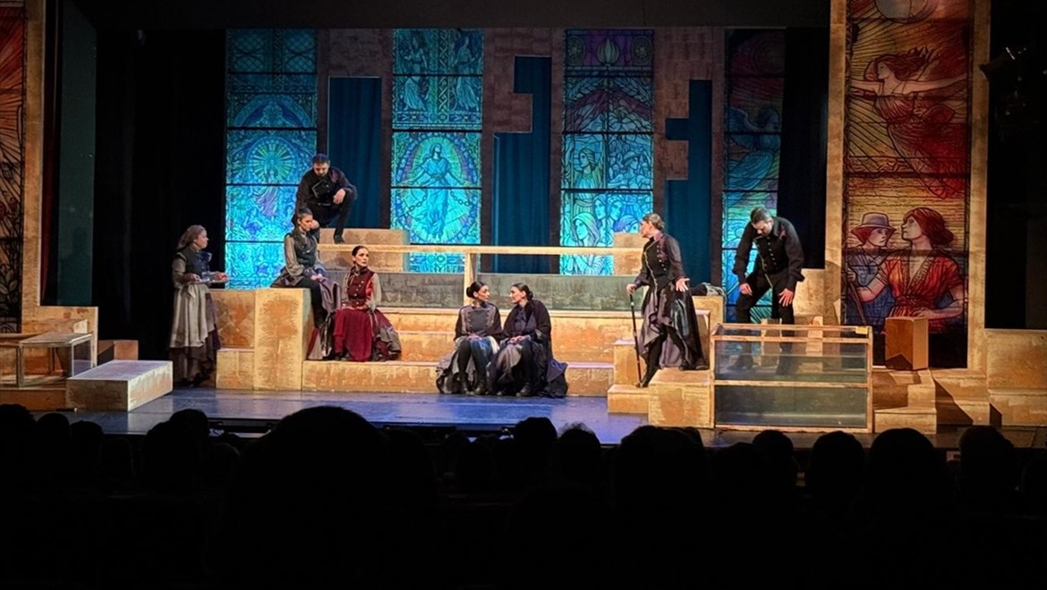 Bursa'da "Bernarda" oyunu sahnelendi