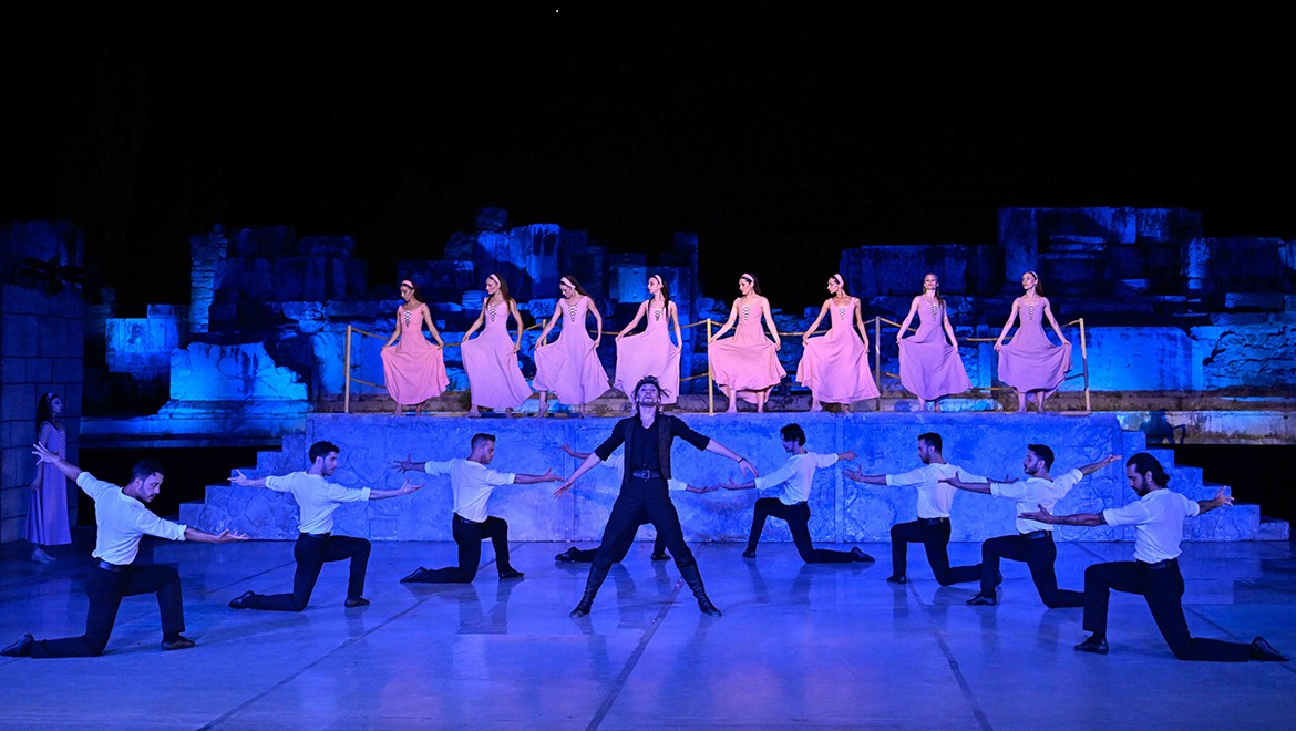 Efes Festivali'nde "Zorba" balesi sahnelendi