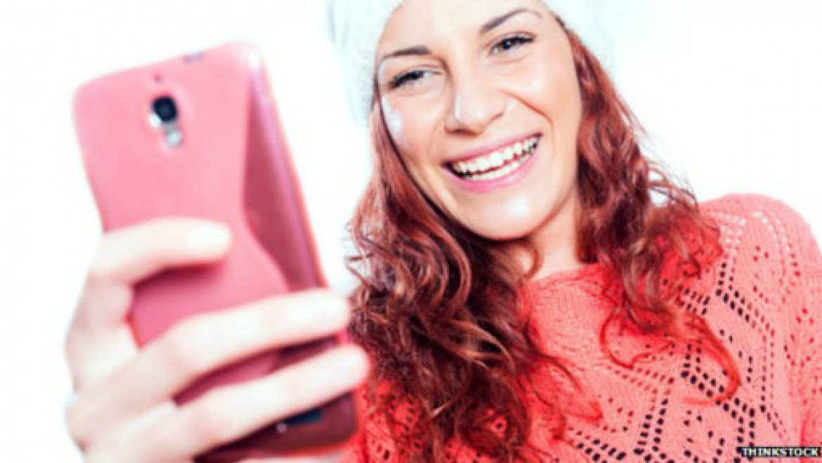 Kadınlara 'selfie' uyarısı: Özgüven kaybına yol açabilir