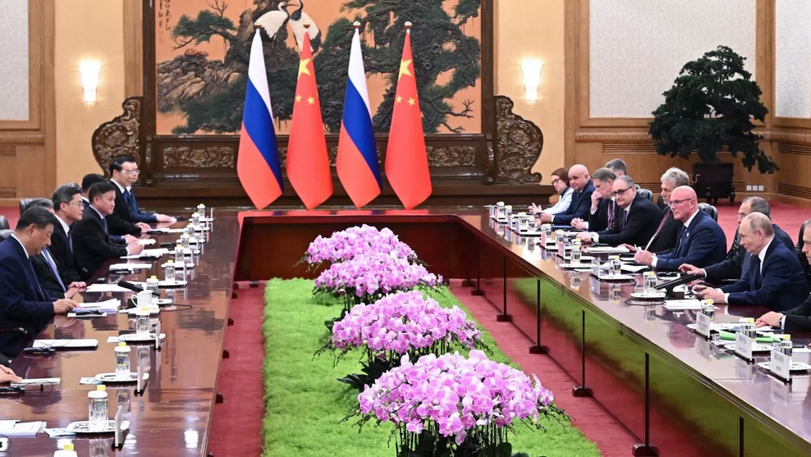 Putin ve Şi başkanlığındaki heyetler arası görüşme