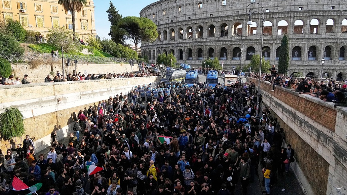 Roma'da göstericiler Kolezyum'a girdi