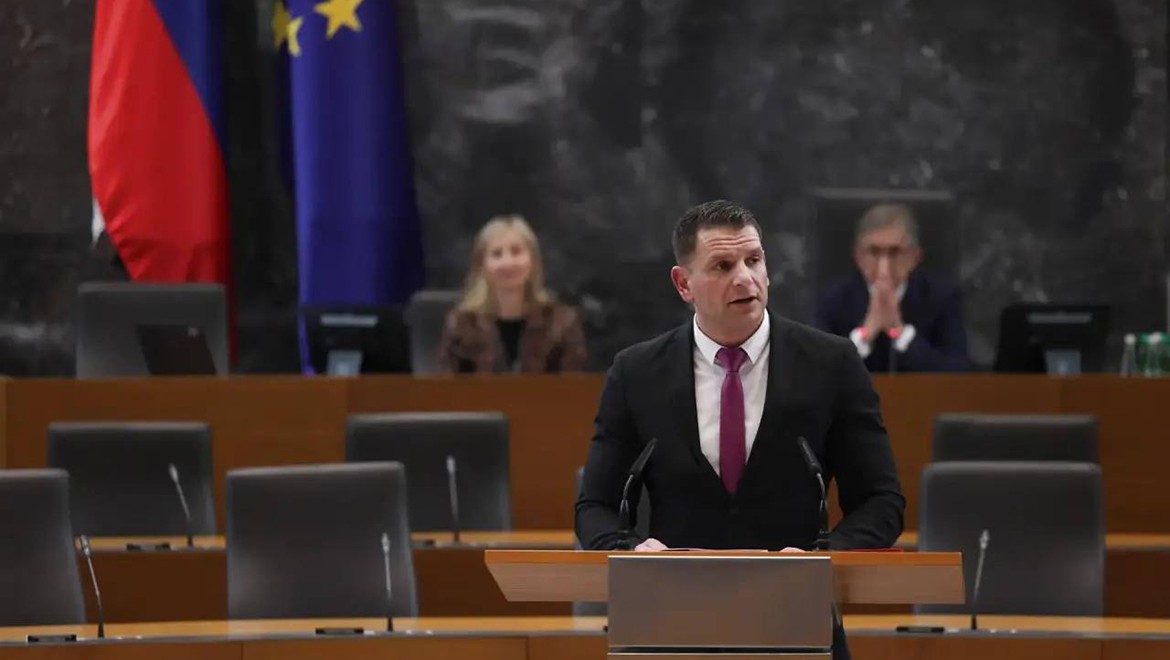 "NATO'dan ayrılma referandumu düzenleyeceğiz"