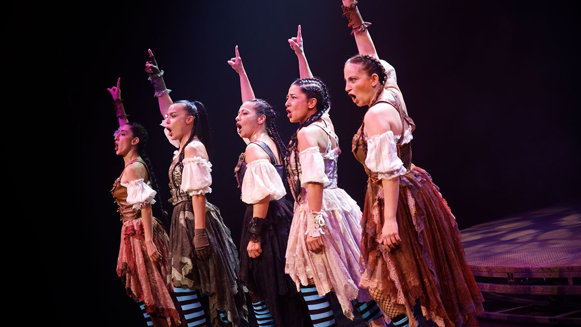 İstanbul Devlet Tiyatrosu'nda 6 oyun birden