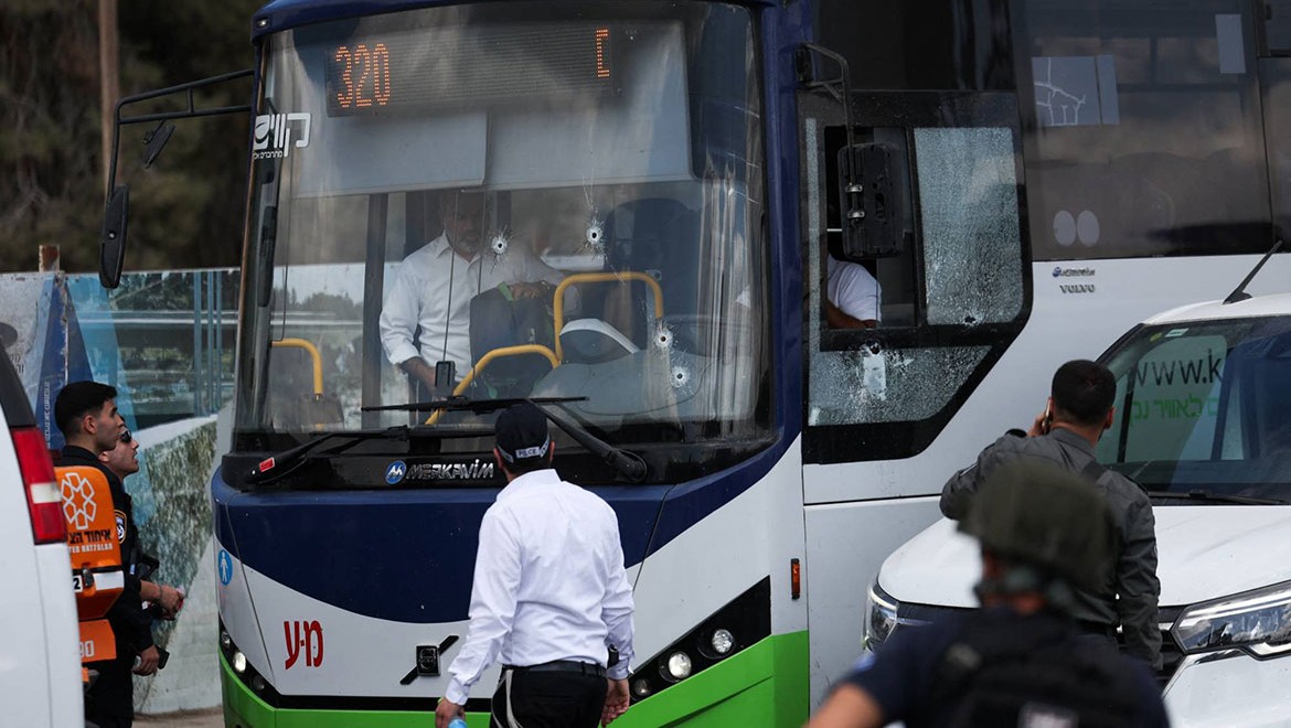 Kudüs'te bir otobüse düzenlenen saldırıda 7 İsrailli öldü