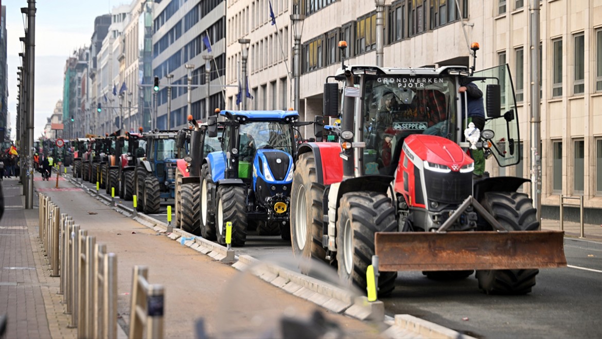 AB liderler zirvesinde çiftçi protestosu