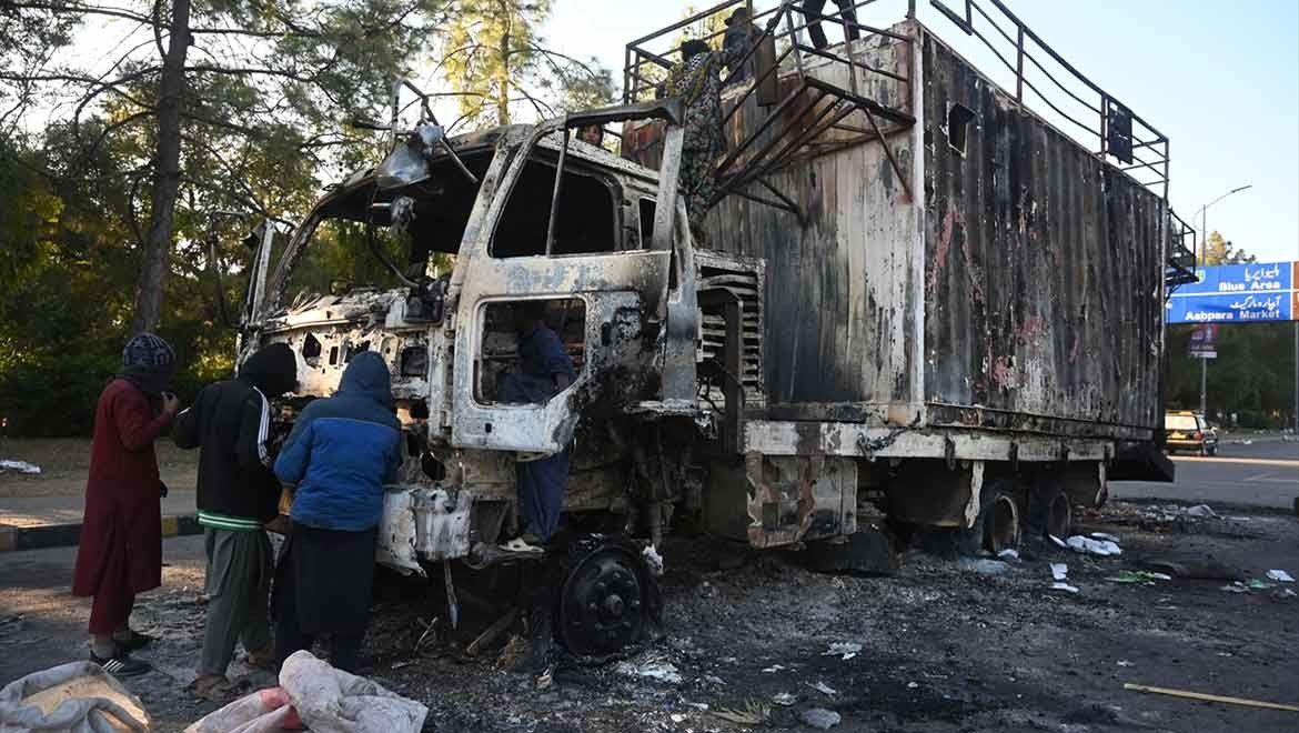 Pakistan'da Han yandaşları ile polis çatıştı