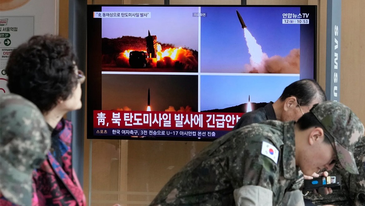 Kuzey Kore Japon Denizi'ne çok sayıda balistik füze fırlattı