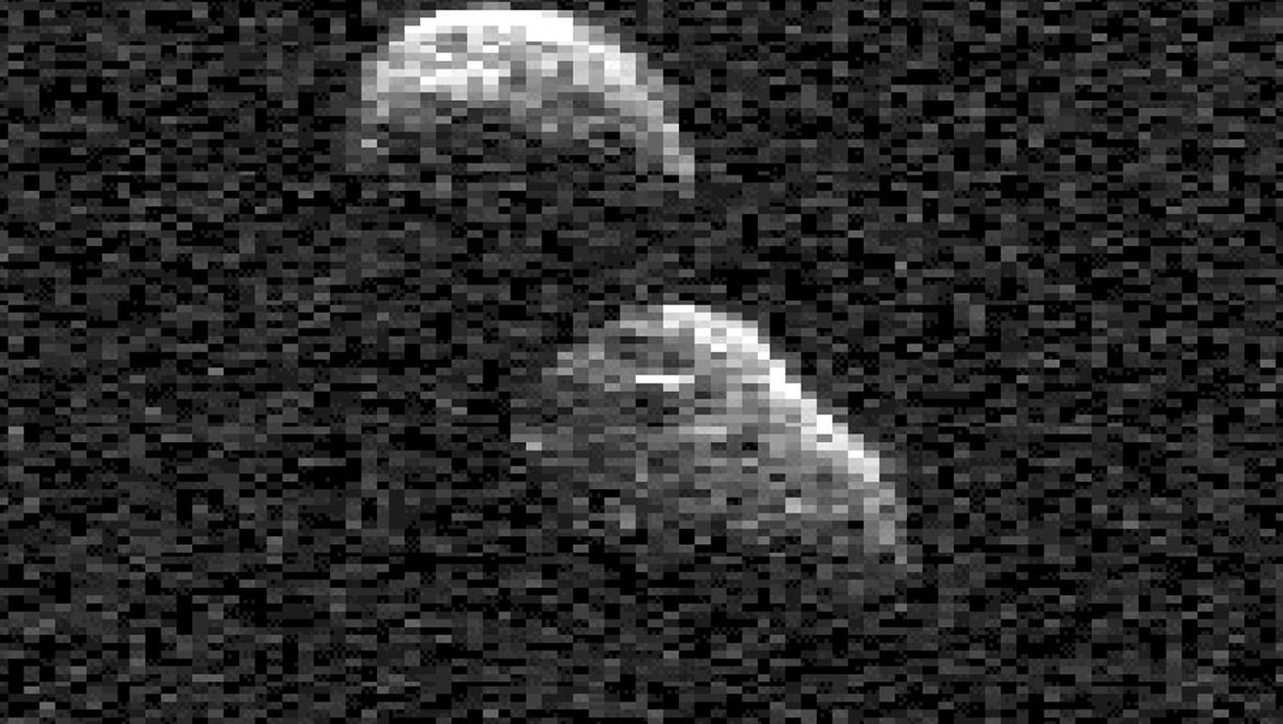 Kardan adam Dünya'nın yakınından geçti