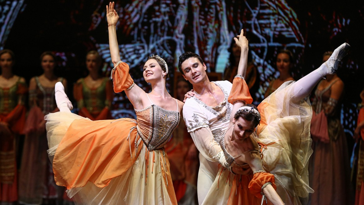 "Kuğu Gölü Balesi" Bursa'da sanatseverlerle buluştu